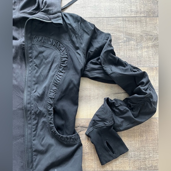 Lululemon jacket - Picture 3 of 6